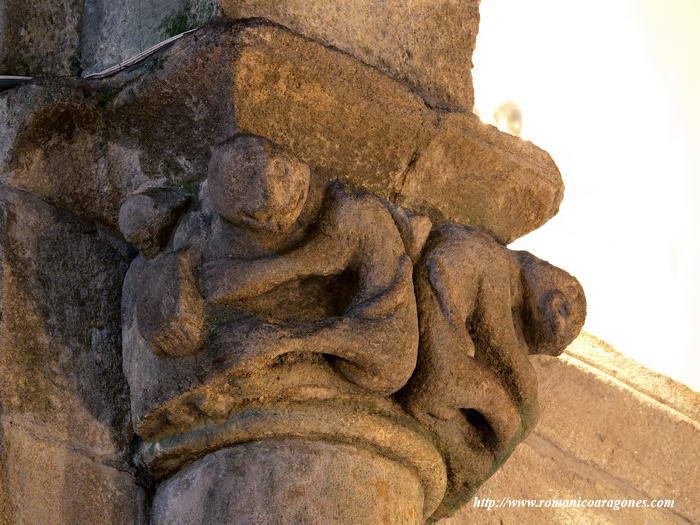CAPITEL DEL INTERIOR DEL TEMPLO